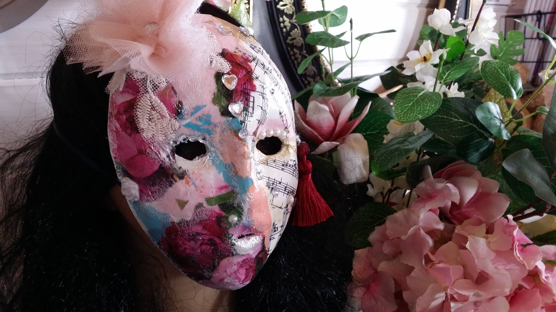 masque-carnaval-fete-matériel-diy-musique-partition-fleur-pivoine-decoration-deguisement